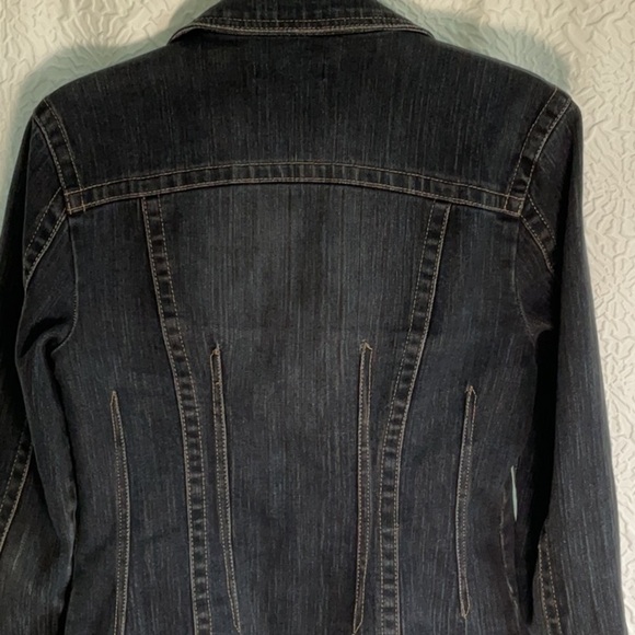 Black Jean Jacket with Fitted Silhouette and Contrast Stitching - Picture 6 of 10